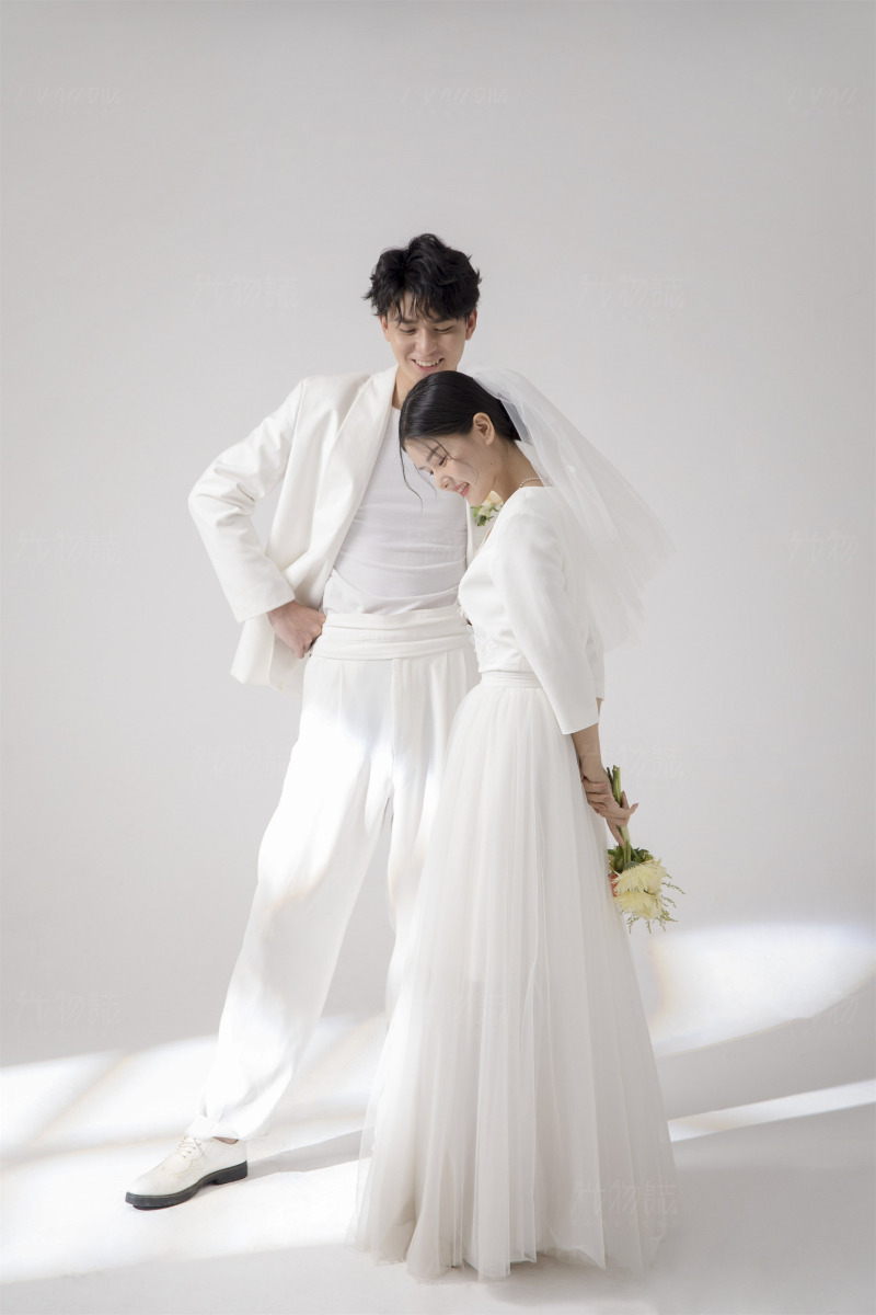 炒鸡甜~孙先生文女士极简棚拍婚纱照、极简棚拍、正林、眼睛就是测光仪，任何场地都能发挥成MVP、婚纱照