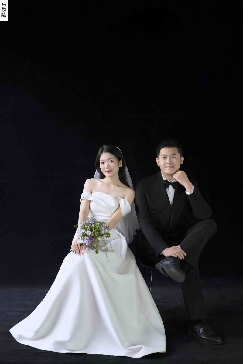 新鲜出炉:)田女士极简棚拍婚纱照、极简棚拍、徐才皓、好像在听单口相声，开心到直不起腰，幸福感MAX、婚纱照