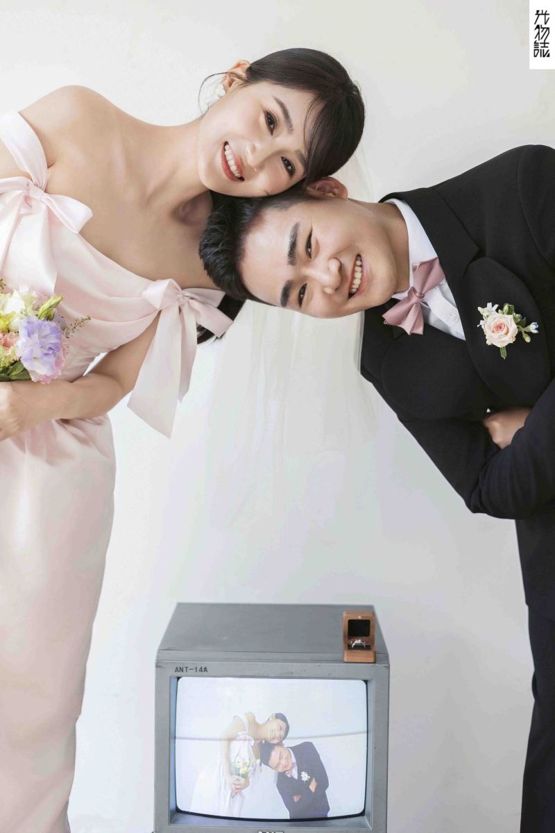 看一点小甜蜜~张先生极简棚拍婚纱照、极简棚拍、徐才皓、好像在听单口相声，开心到直不起腰，幸福感MAX、婚纱照