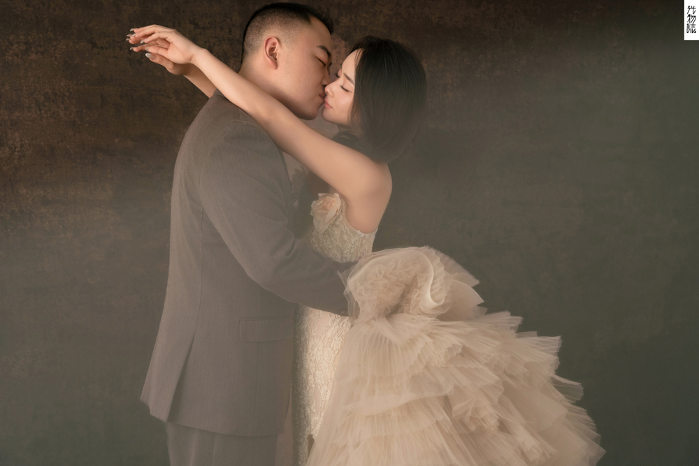 美到心里~向先生丰女士极简棚拍婚纱照、极简棚拍、刘康、六边形战士，不止是沟通，拍摄想法，创造思维样样拿捏。、婚纱照