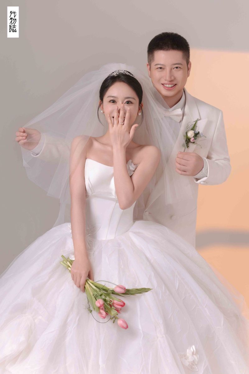 新鲜出炉:)何帆先生吴冰倩女士极简棚拍婚纱照、极简棚拍、韩松、行走的放大镜，现场细节，姿态指导的掌控者、婚纱照