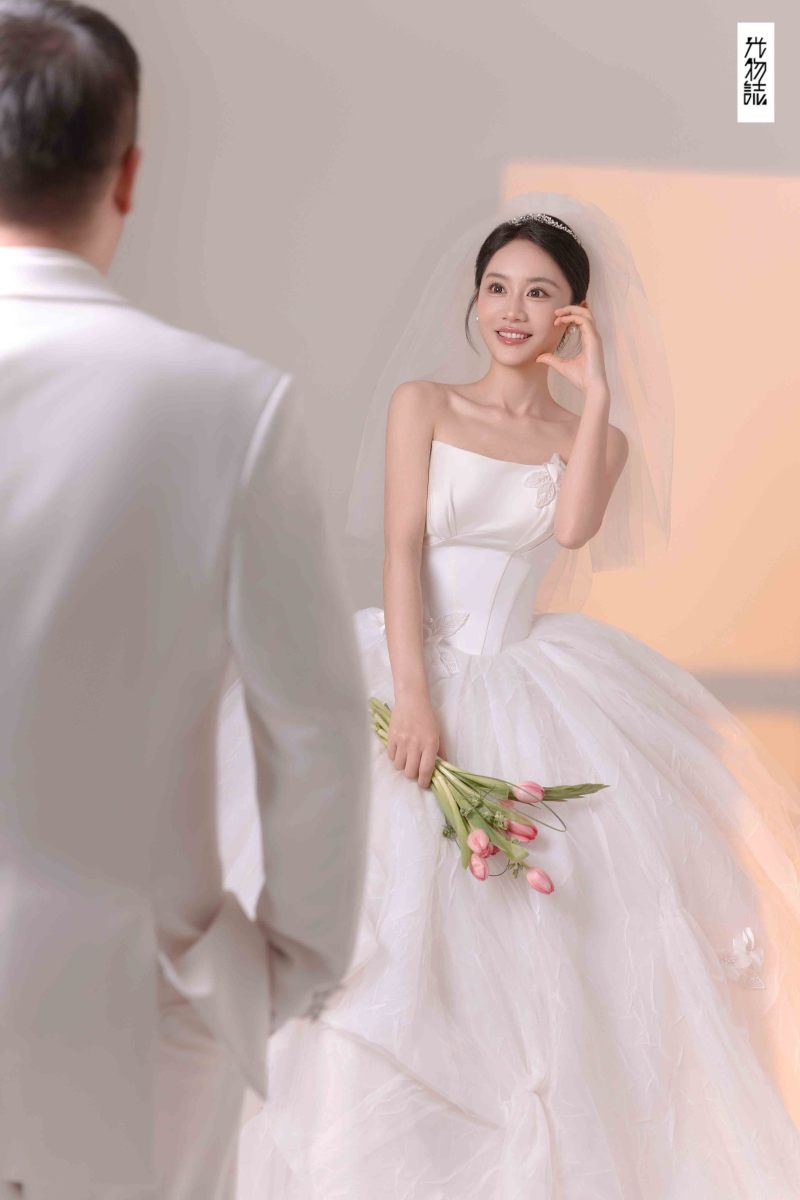 新鲜出炉:)何帆先生吴冰倩女士极简棚拍婚纱照、极简棚拍、韩松、行走的放大镜，现场细节，姿态指导的掌控者、婚纱照
