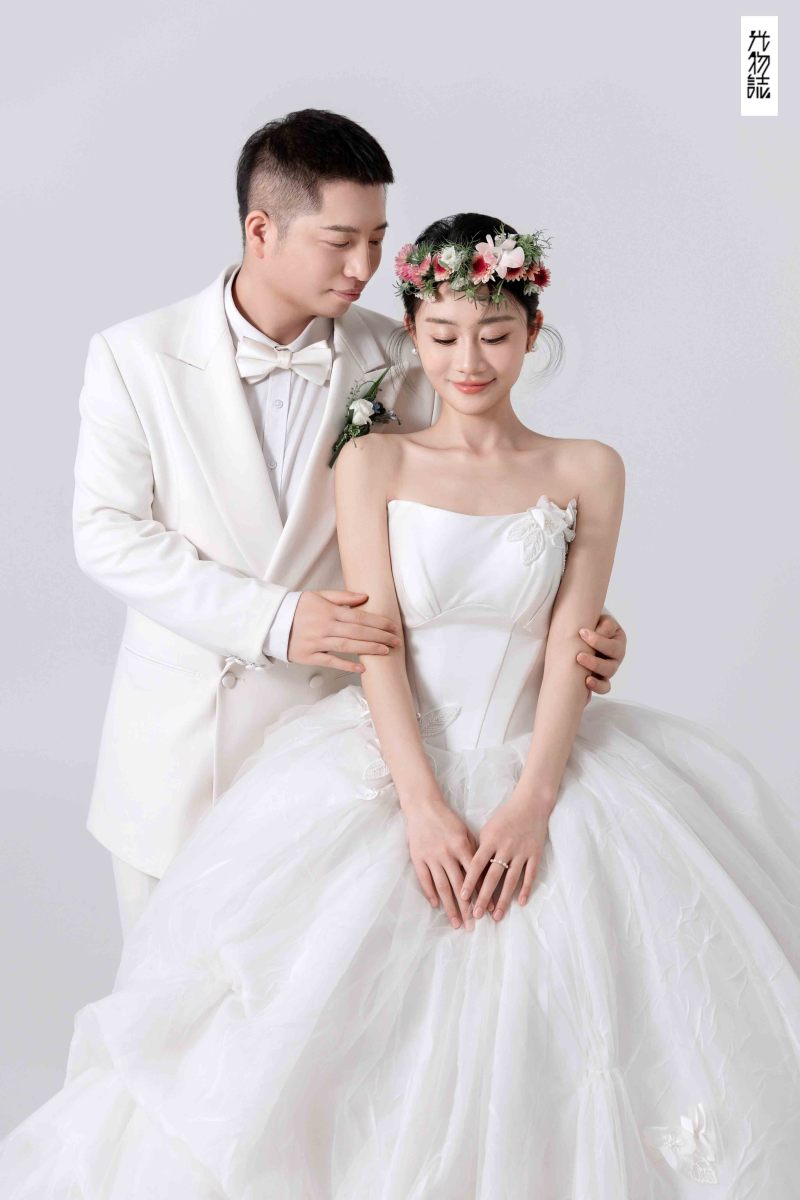 新鲜出炉:)何帆先生吴冰倩女士极简棚拍婚纱照、极简棚拍、韩松、行走的放大镜，现场细节，姿态指导的掌控者、婚纱照