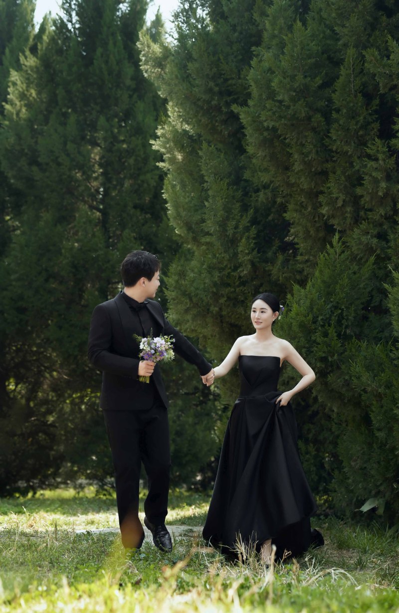 撒狗粮啦~何先生阴女士氛围森系婚纱照、氛围森系、毛磊、谁说拍照不能freestyle，创作灵感像吃了炫迈停不下来、婚纱照