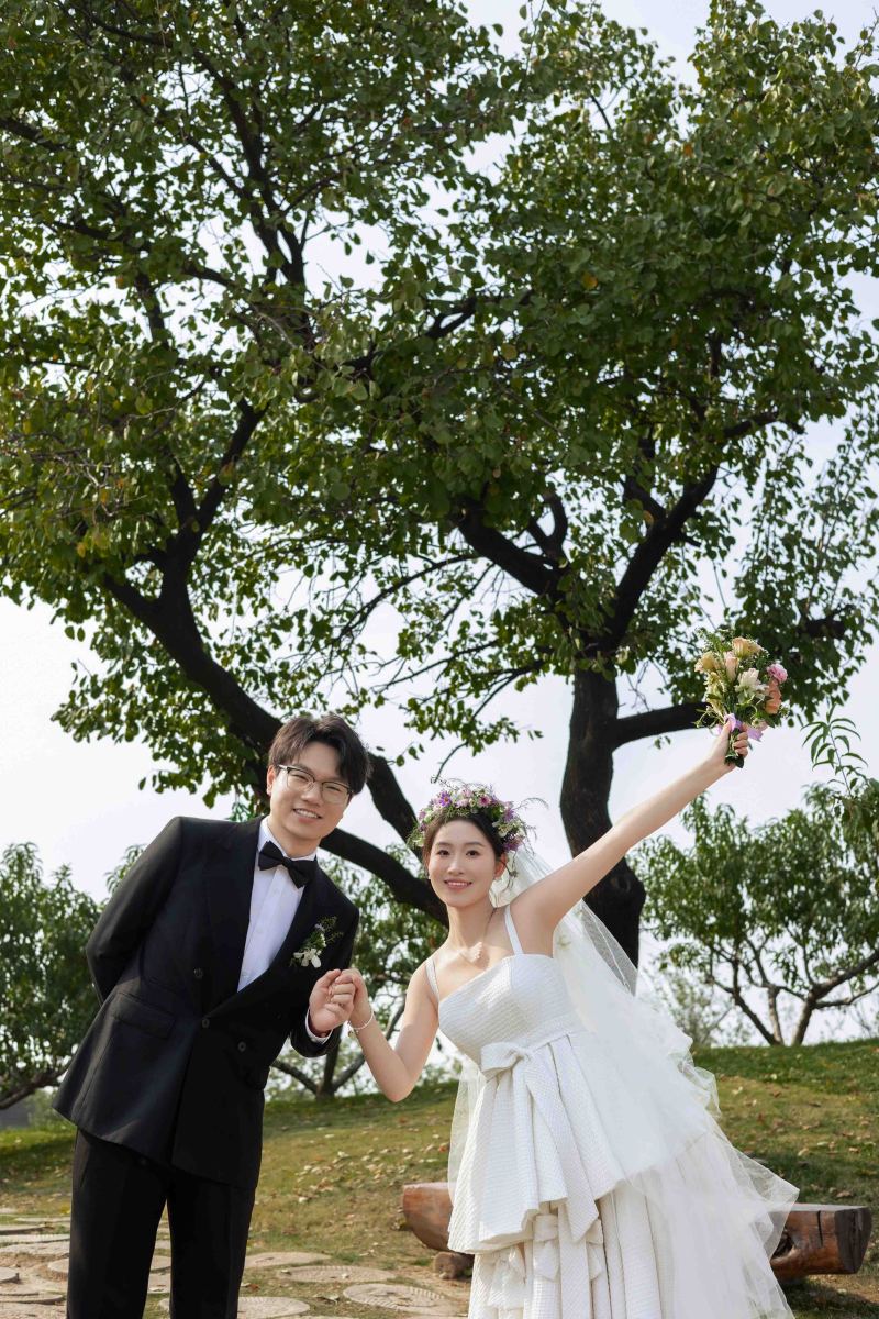 极致情绪！任先生尹女士氛围森系婚纱照、氛围森系、毛磊、谁说拍照不能freestyle，创作灵感像吃了炫迈停不下来、婚纱照