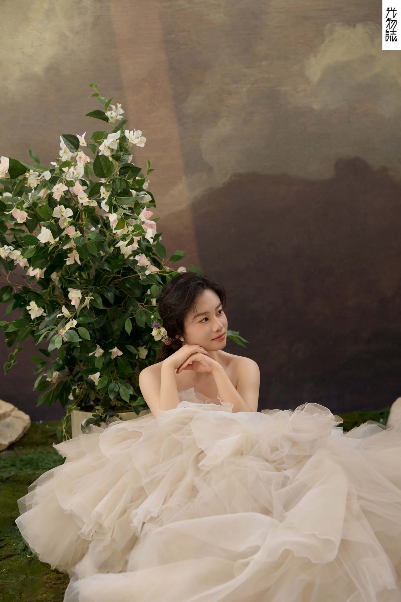 简单爱爱爱❤️黄先生张女士极简棚拍婚纱照、极简棚拍、正林、眼睛就是测光仪，任何场地都能发挥成MVP、婚纱照