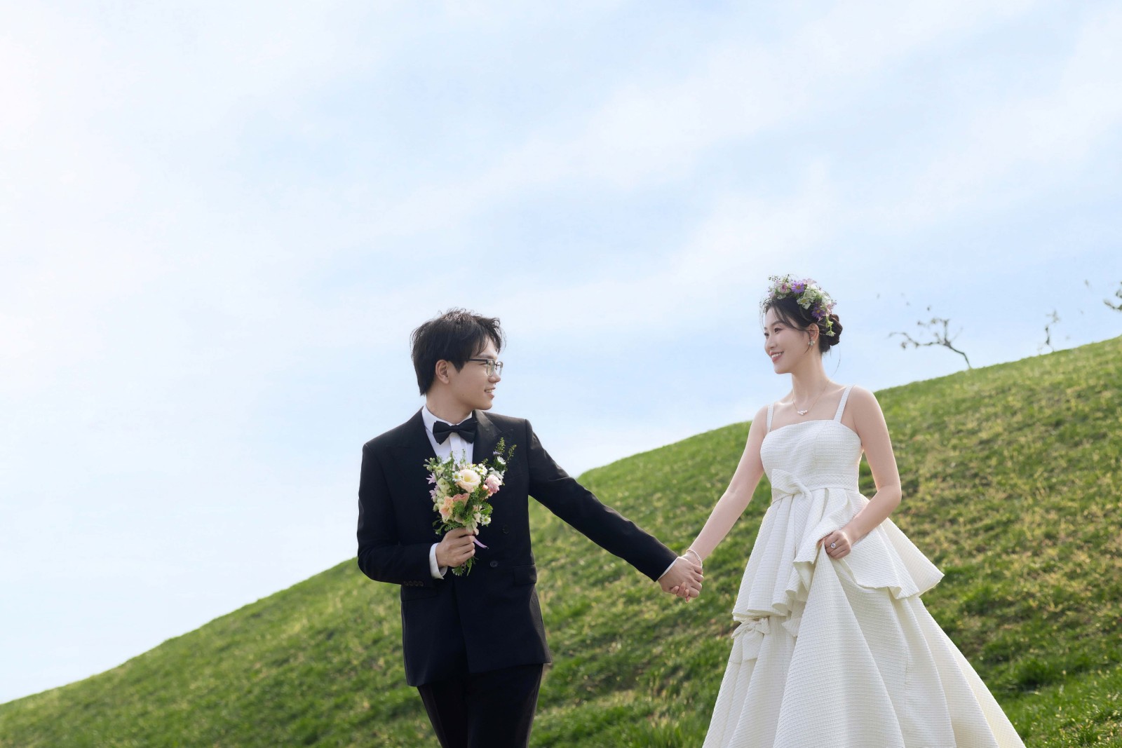 极致情绪！任先生尹女士氛围森系婚纱照、氛围森系、毛磊、谁说拍照不能freestyle，创作灵感像吃了炫迈停不下来、婚纱照