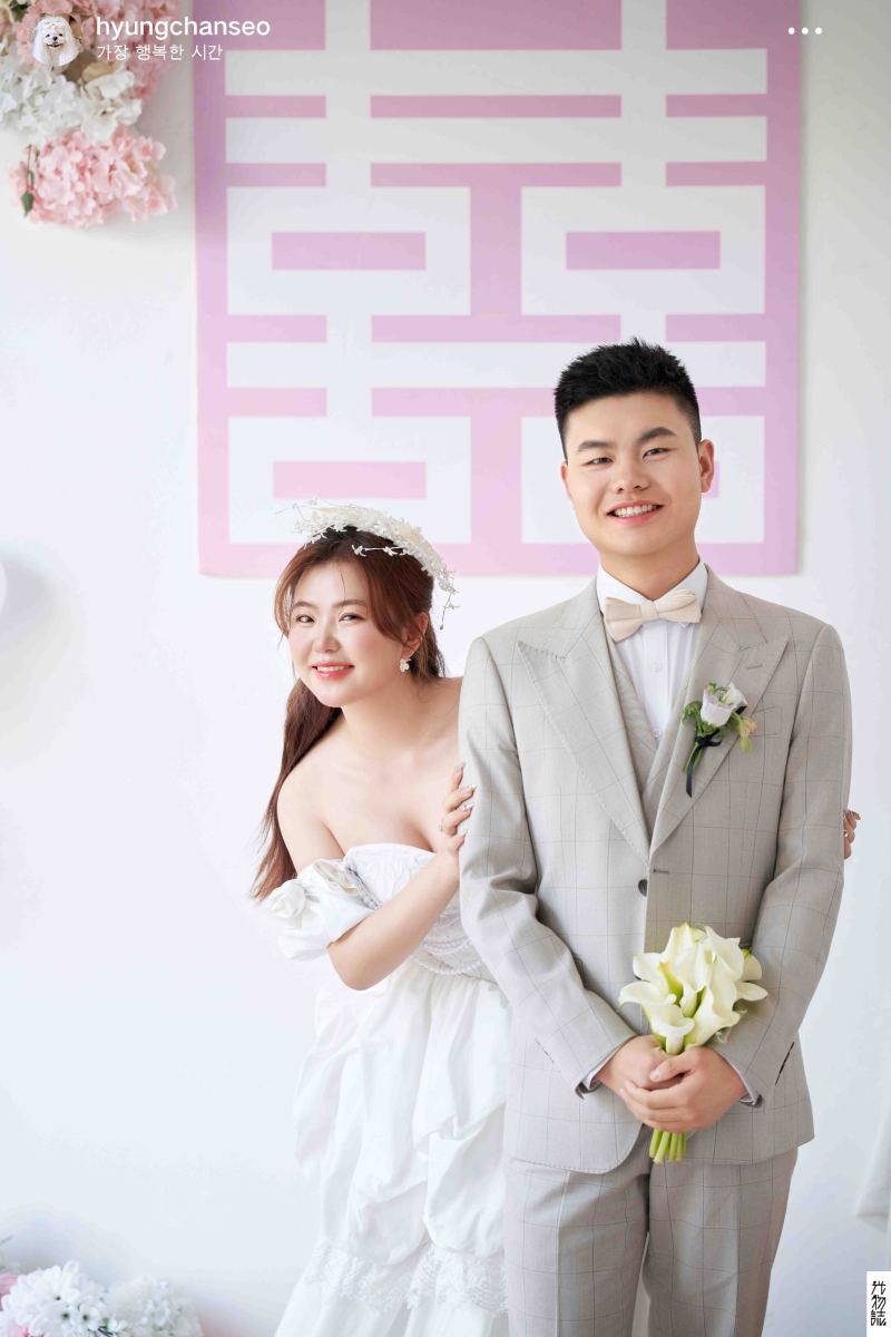新鲜出炉:)顾先生方女士极简棚拍婚纱照、极简棚拍、毛磊、谁说拍照不能freestyle，创作灵感像吃了炫迈停不下来、婚纱照