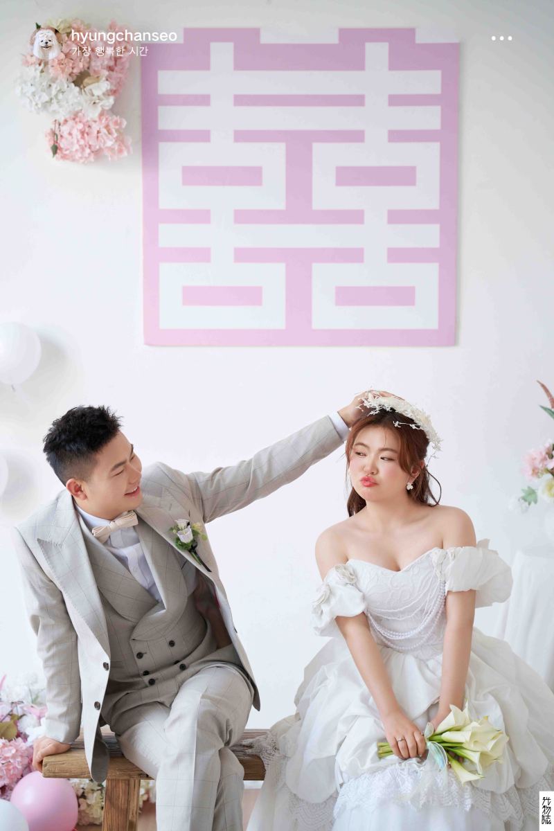 新鲜出炉:)顾先生方女士极简棚拍婚纱照、极简棚拍、毛磊、谁说拍照不能freestyle，创作灵感像吃了炫迈停不下来、婚纱照