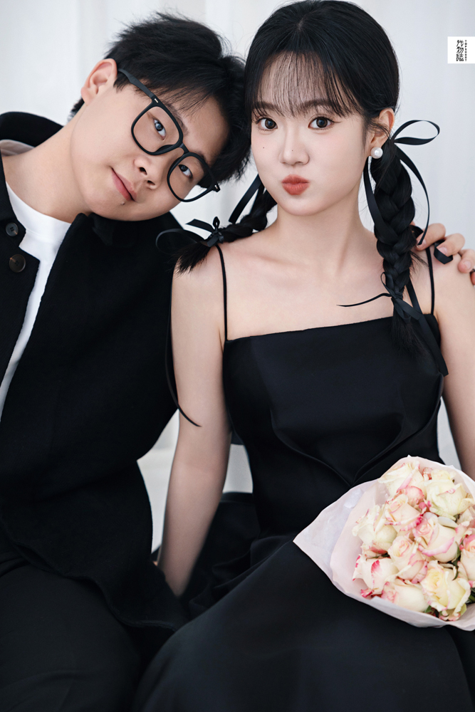 满满狗粮~张先生申女士极简棚拍婚纱照、极简棚拍、木子、唠嗑型选手，构图多变、情绪拿捏，特写YYDS、婚纱照