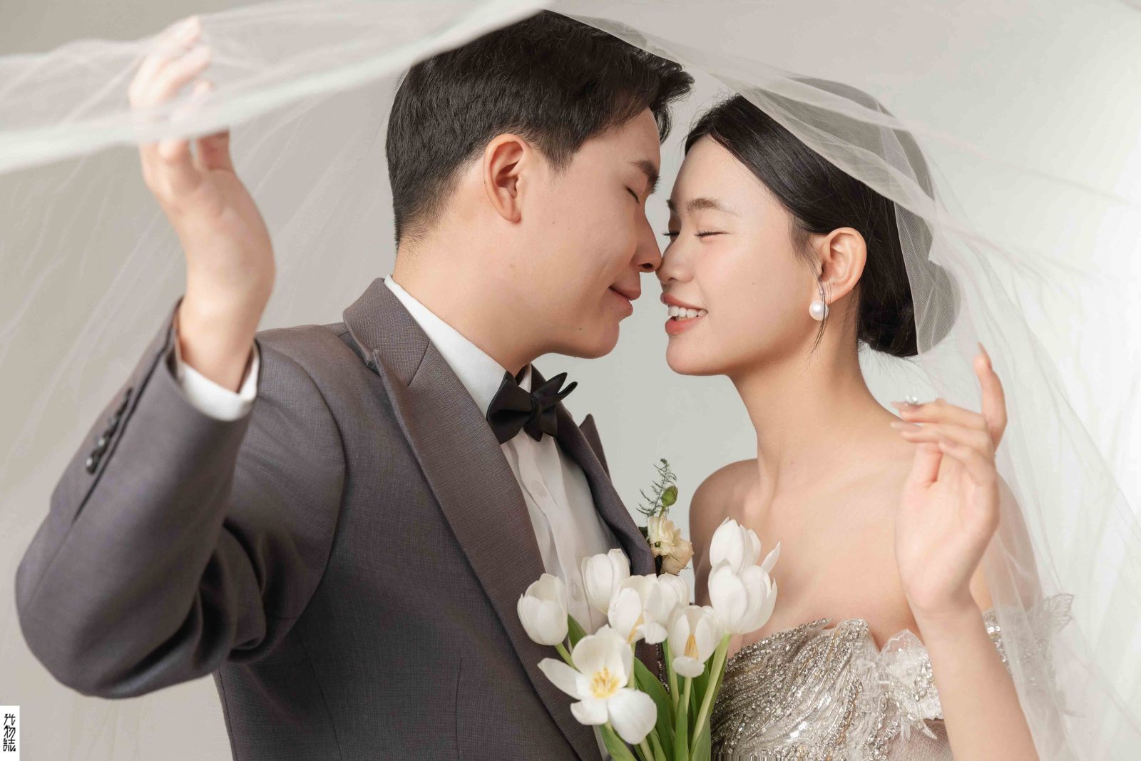 新鲜出炉:)王远先生赵佳丽女士极简棚拍婚纱照、极简棚拍、韩松、行走的放大镜，现场细节，姿态指导的掌控者、婚纱照