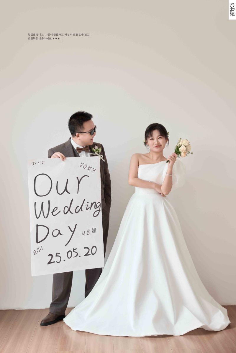 宝藏情侣~张席腾先生刘彦君女士极简棚拍婚纱照、极简棚拍、白玛、怀疑是不是修导演系，拍照像电影一样的构图和质感、婚纱照
