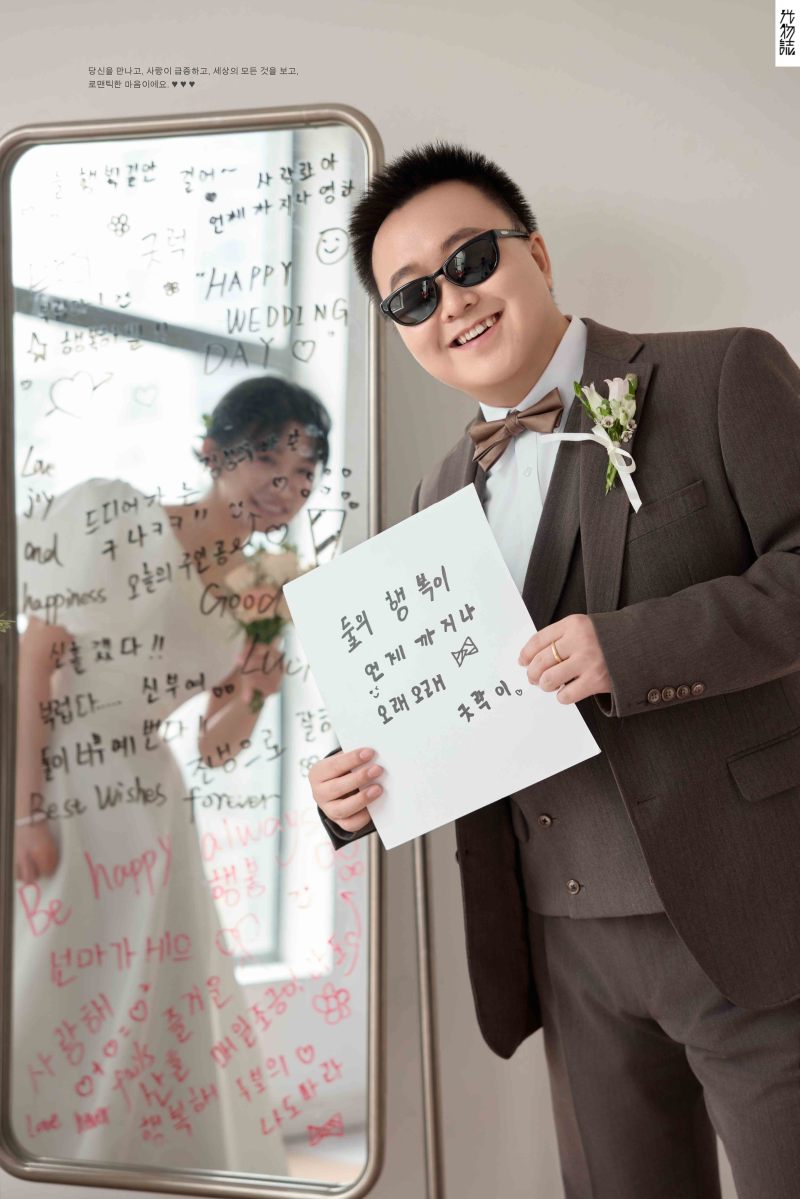 宝藏情侣~张席腾先生刘彦君女士极简棚拍婚纱照、极简棚拍、白玛、怀疑是不是修导演系，拍照像电影一样的构图和质感、婚纱照