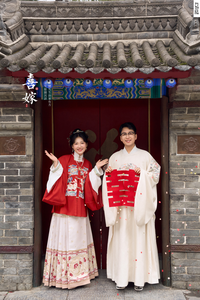 宝藏情侣~李先生李女士中式传承婚纱照、中式传承、刘康、六边形战士，不止是沟通，拍摄想法，创造思维样样拿捏。、婚纱照