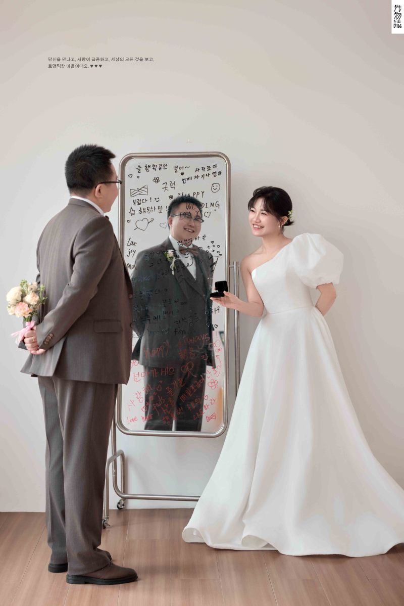 宝藏情侣~张席腾先生刘彦君女士极简棚拍婚纱照、极简棚拍、白玛、怀疑是不是修导演系，拍照像电影一样的构图和质感、婚纱照