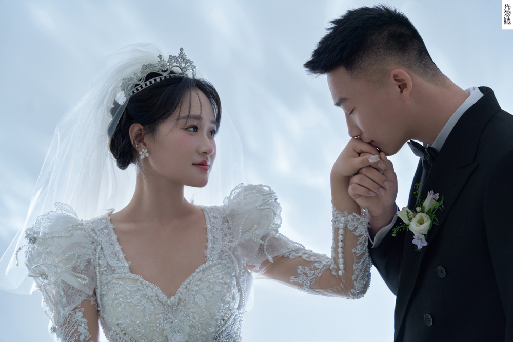 太太太太可了~~！袁先生宗女士极简棚拍婚纱照、极简棚拍、刘康、六边形战士，不止是沟通，拍摄想法，创造思维样样拿捏。、婚纱照