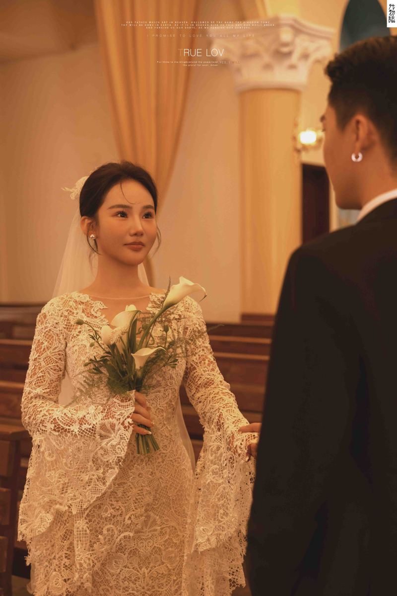 爱情电影。周寒先生陶睿女士电影纪实婚纱照、电影纪实、白玛、怀疑是不是修导演系，拍照像电影一样的构图和质感、婚纱照