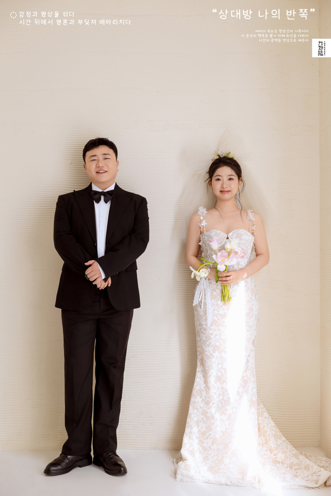 爱情电影。李先生周女士极简棚拍婚纱照、极简棚拍、木子、唠嗑型选手，构图多变、情绪拿捏，特写YYDS、婚纱照