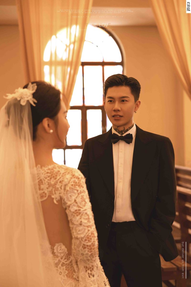爱情电影。周寒先生陶睿女士电影纪实婚纱照、电影纪实、白玛、怀疑是不是修导演系，拍照像电影一样的构图和质感、婚纱照