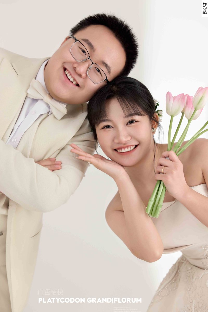 白色桔梗、极简棚拍、以后你的瓶盖都是我来拧