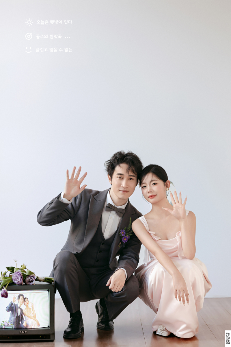 看一点小甜蜜~李先生郝女士极简棚拍婚纱照、极简棚拍、艾辰、偷偷练过读心术，精准预判每一个想法，细腻到心里、婚纱照