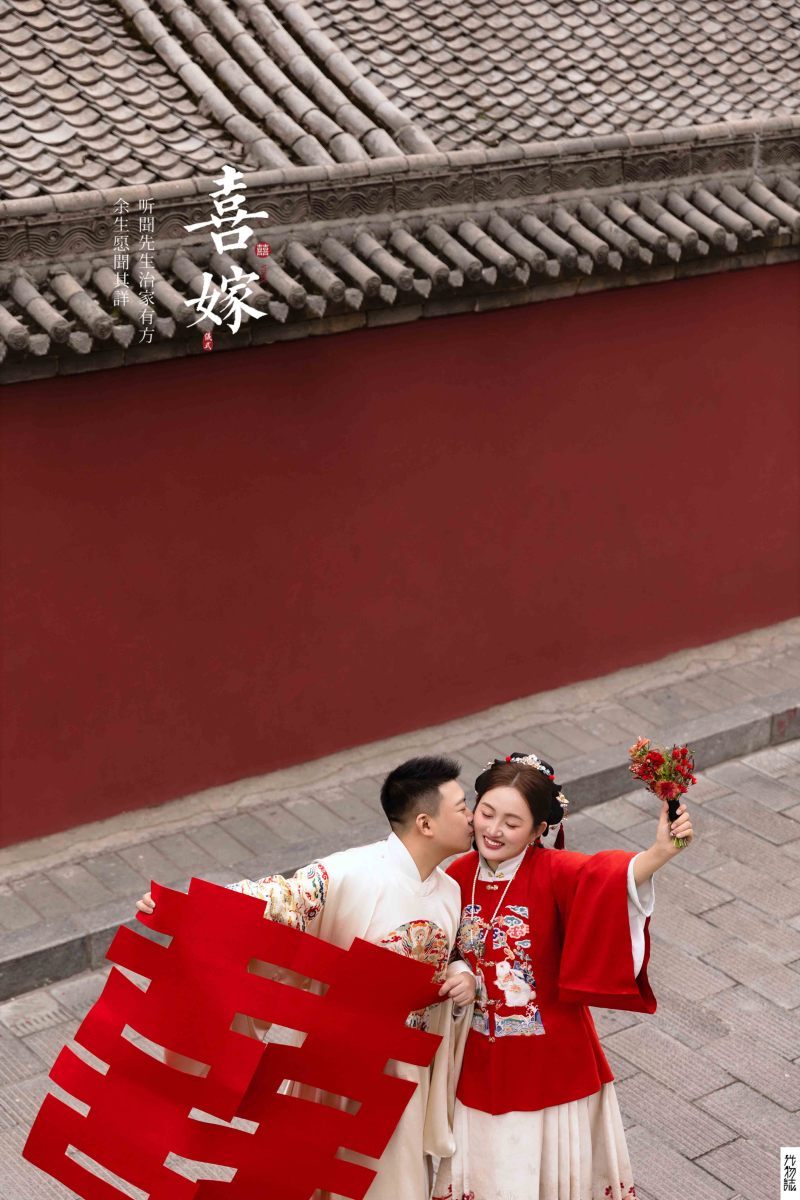 幸福感爆棚马成鑫先生万彭倩女士中式传承婚纱照、中式传承、韩松、行走的放大镜，现场细节，姿态指导的掌控者、婚纱照