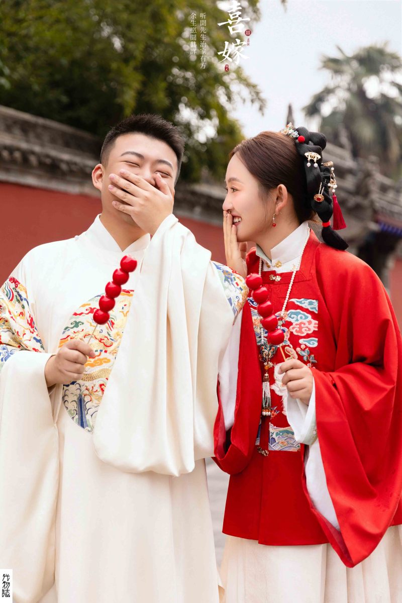 幸福感爆棚马成鑫先生万彭倩女士中式传承婚纱照、中式传承、韩松、行走的放大镜，现场细节，姿态指导的掌控者、婚纱照