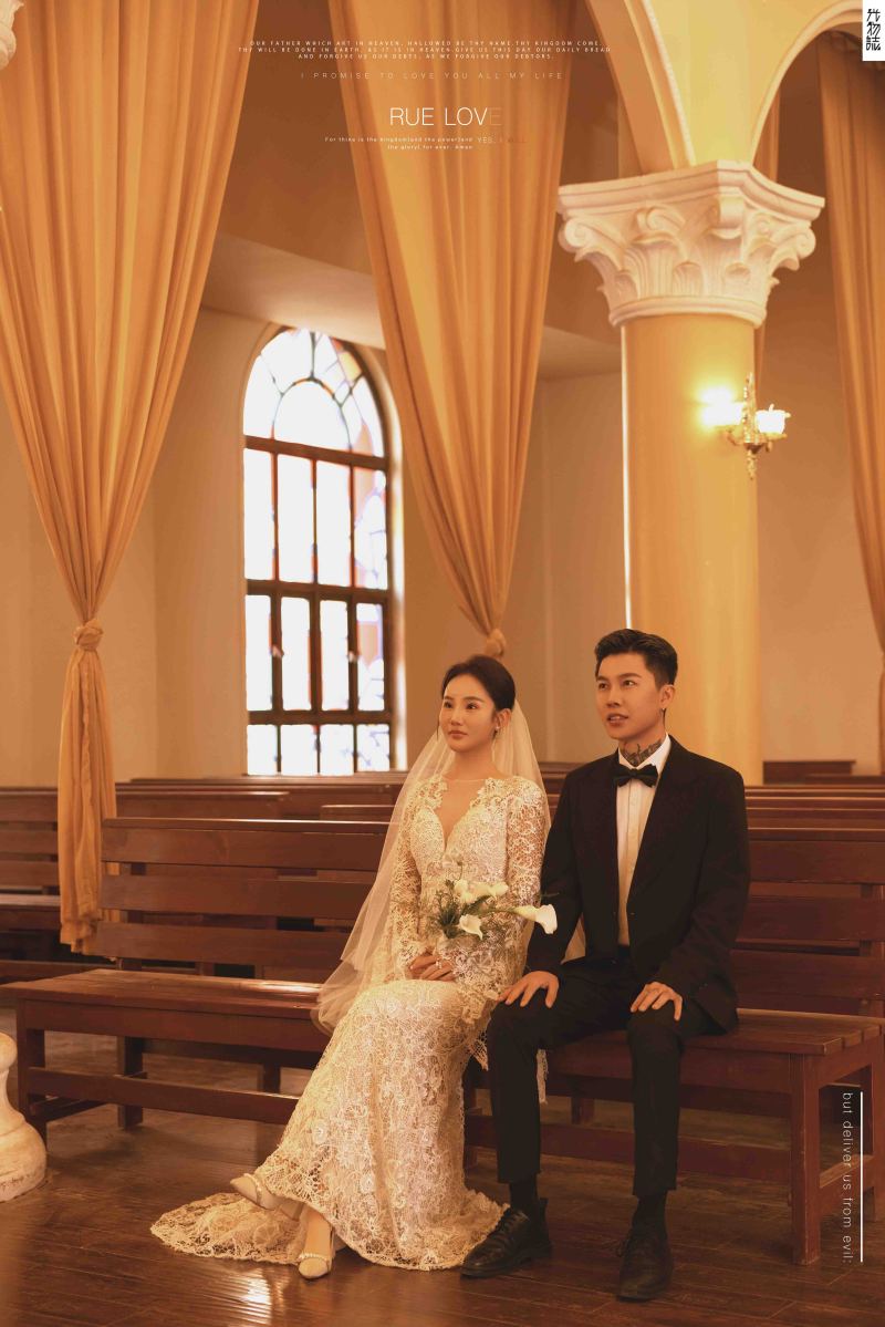 爱情电影。周寒先生陶睿女士电影纪实婚纱照、电影纪实、白玛、怀疑是不是修导演系，拍照像电影一样的构图和质感、婚纱照