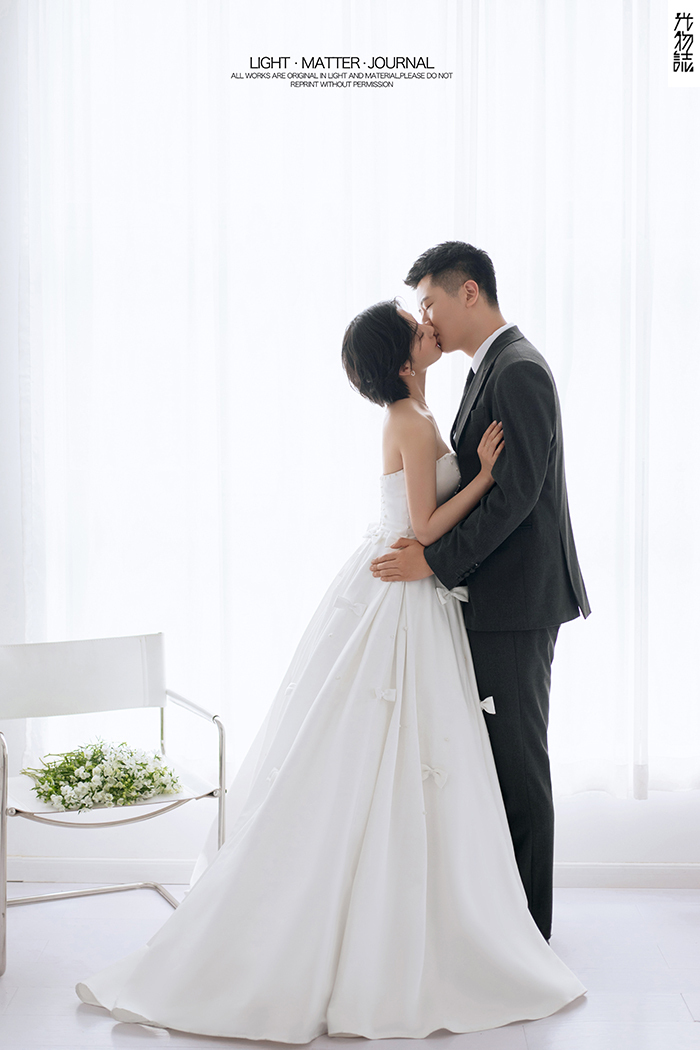 太太太太可了~~！黄先生王女士极简棚拍婚纱照、极简棚拍、于志尧、光影掌控者、情绪的记录者。唠一唠，欢乐的一天 美美的照片。、婚纱照