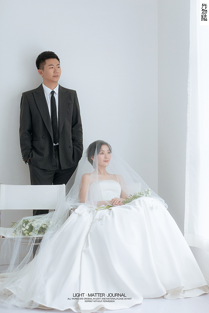 太太太太可了~~！黄先生王女士极简棚拍婚纱照、极简棚拍、于志尧、光影掌控者、情绪的记录者。唠一唠，欢乐的一天 美美的照片。、婚纱照