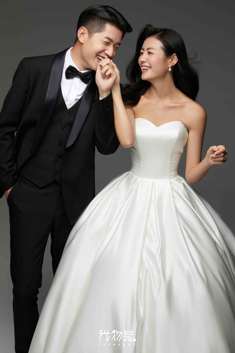 简单爱爱爱❤️刘涛先生王女士极简棚拍婚纱照、极简棚拍、于志尧、光影掌控者、情绪的记录者。唠一唠，欢乐的一天 美美的照片。、婚纱照