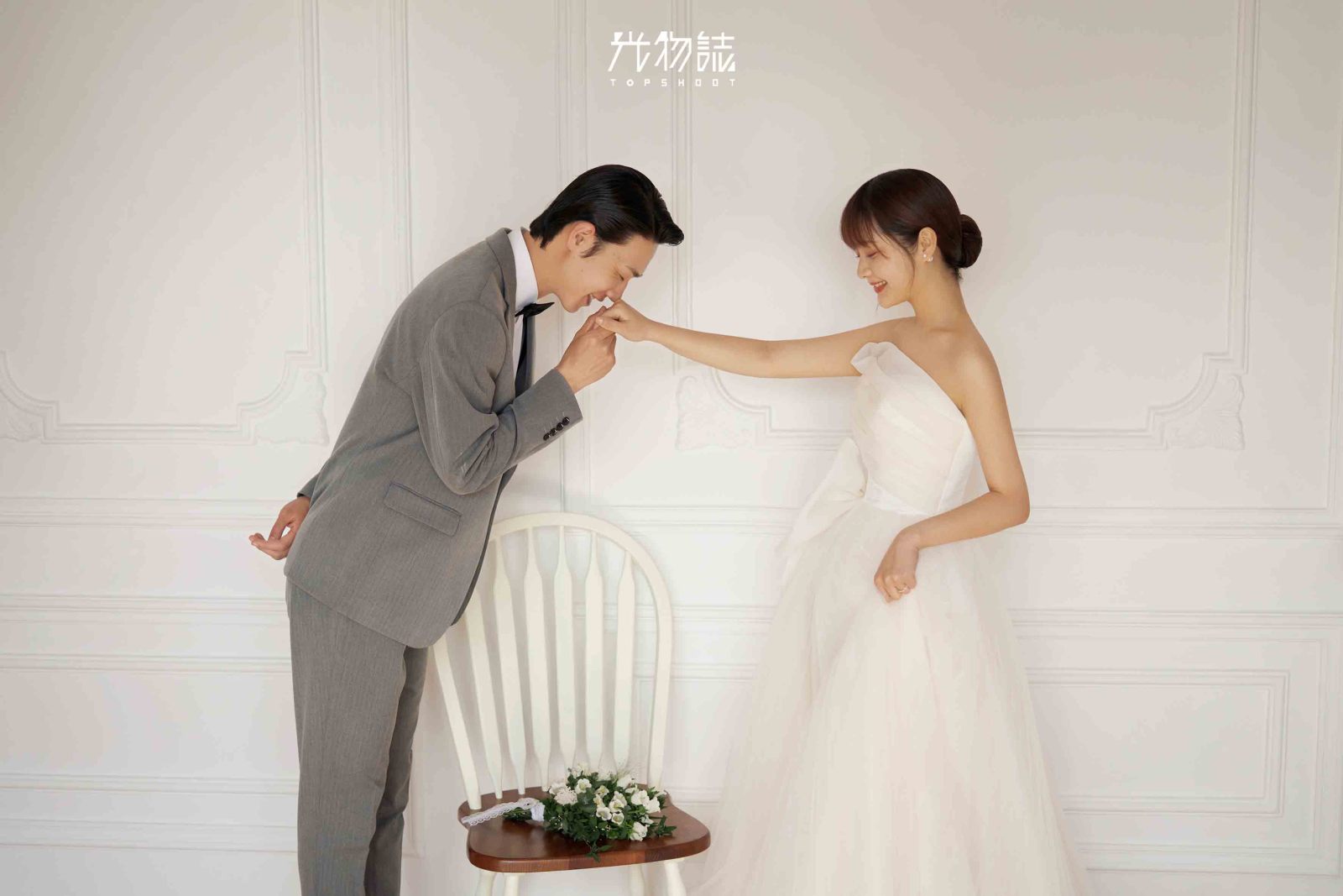 小小小清新:)刘先生刘女士极简棚拍婚纱照、极简棚拍、于志尧、光影掌控者、情绪的记录者。唠一唠，欢乐的一天 美美的照片。、婚纱照