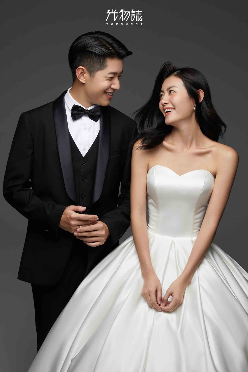 简单爱爱爱❤️刘涛先生王女士极简棚拍婚纱照、极简棚拍、于志尧、光影掌控者、情绪的记录者。唠一唠，欢乐的一天 美美的照片。、婚纱照