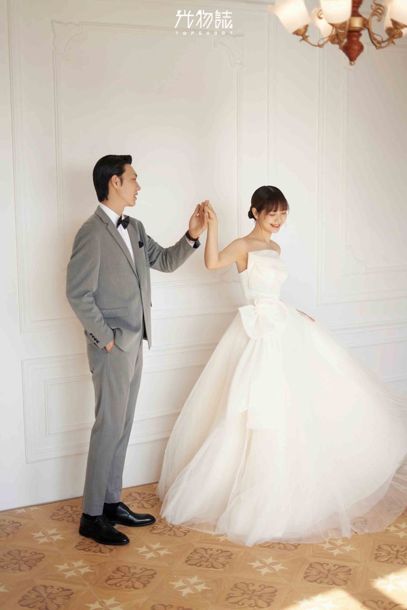 小小小清新:)刘先生刘女士极简棚拍婚纱照、极简棚拍、于志尧、光影掌控者、情绪的记录者。唠一唠，欢乐的一天 美美的照片。、婚纱照