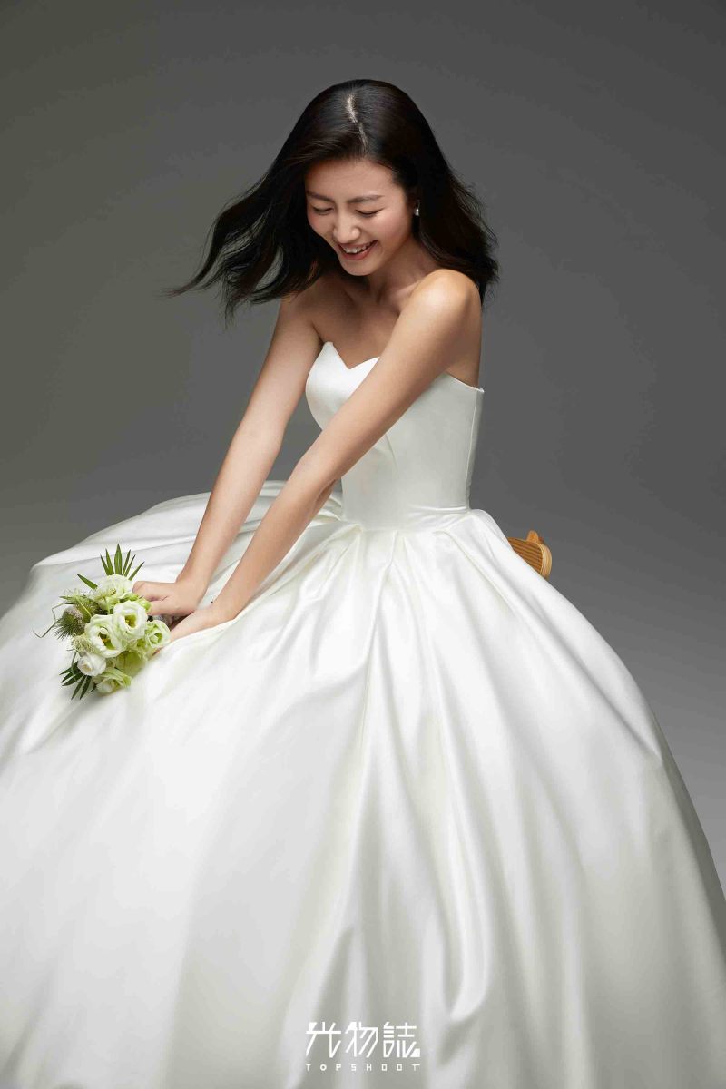 简单爱爱爱❤️刘涛先生王女士极简棚拍婚纱照、极简棚拍、于志尧、光影掌控者、情绪的记录者。唠一唠，欢乐的一天 美美的照片。、婚纱照