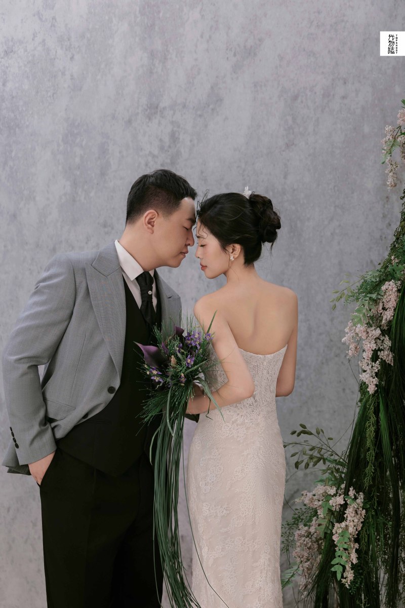 美到想哭1551张彤先生亢咪娜女士极简棚拍婚纱照、极简棚拍、正林、眼睛就是测光仪，任何场地都能发挥成MVP、婚纱照