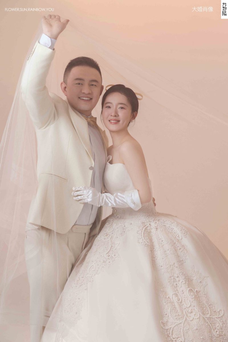 极致情绪！王凯先生焦静怡女士极简棚拍婚纱照、极简棚拍、韩松、行走的放大镜，现场细节，姿态指导的掌控者、婚纱照