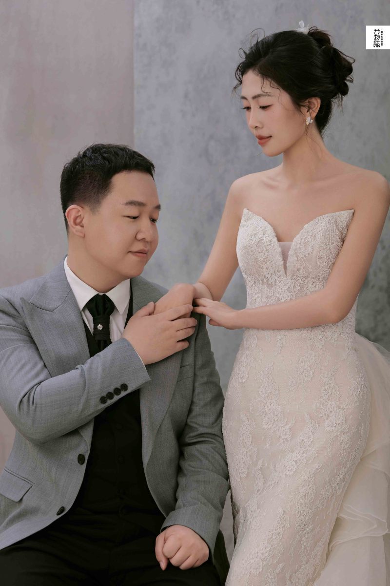 美到想哭1551张彤先生亢咪娜女士极简棚拍婚纱照、极简棚拍、正林、眼睛就是测光仪，任何场地都能发挥成MVP、婚纱照