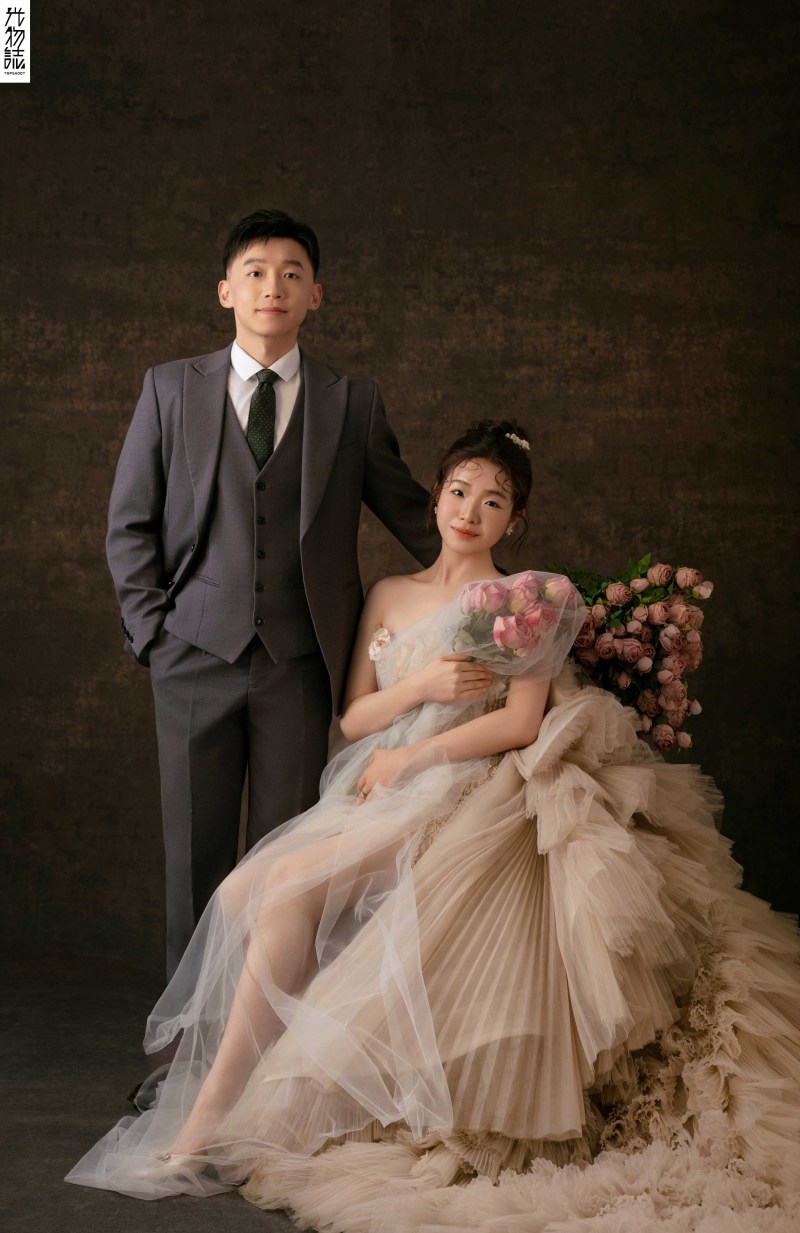 美到心里~王雁楠先生徐仪铭女士极简棚拍婚纱照、极简棚拍、正林、眼睛就是测光仪，任何场地都能发挥成MVP、婚纱照