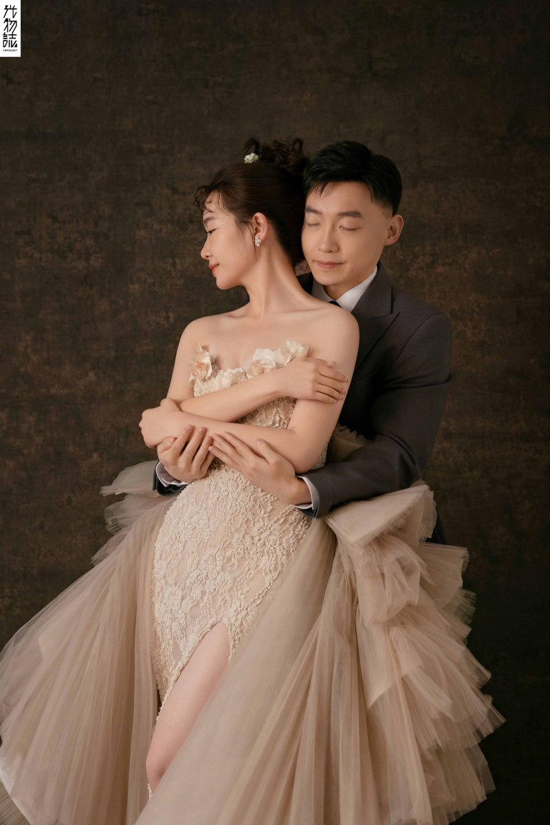 美到心里~王雁楠先生徐仪铭女士极简棚拍婚纱照、极简棚拍、正林、眼睛就是测光仪，任何场地都能发挥成MVP、婚纱照