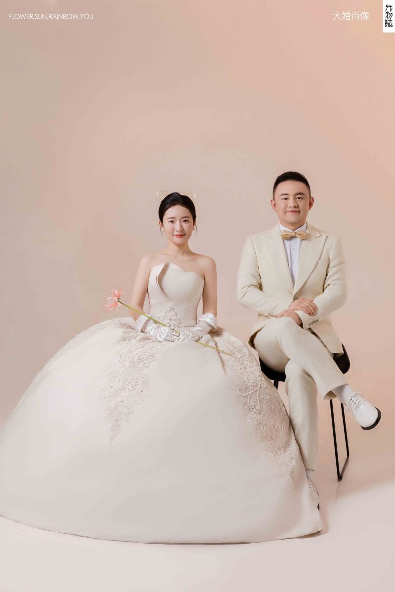 极致情绪！王凯先生焦静怡女士极简棚拍婚纱照、极简棚拍、韩松、行走的放大镜，现场细节，姿态指导的掌控者、婚纱照