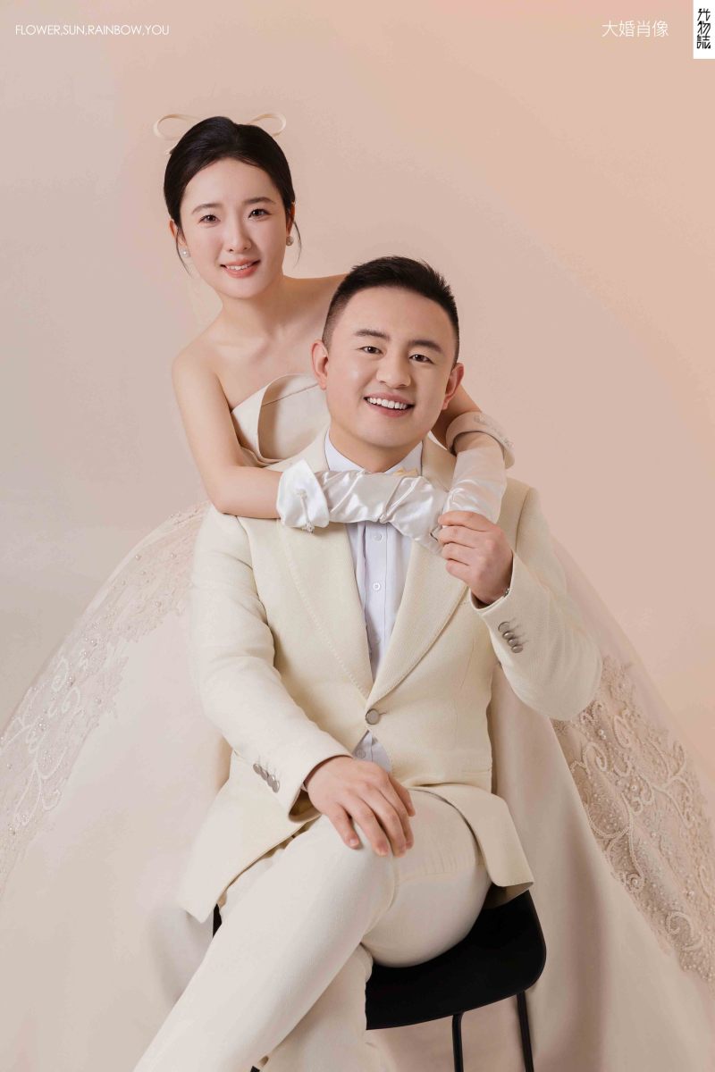 极致情绪！王凯先生焦静怡女士极简棚拍婚纱照、极简棚拍、韩松、行走的放大镜，现场细节，姿态指导的掌控者、婚纱照