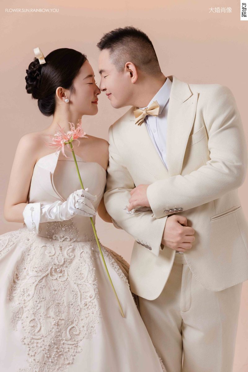 极致情绪！王凯先生焦静怡女士极简棚拍婚纱照、极简棚拍、韩松、行走的放大镜，现场细节，姿态指导的掌控者、婚纱照