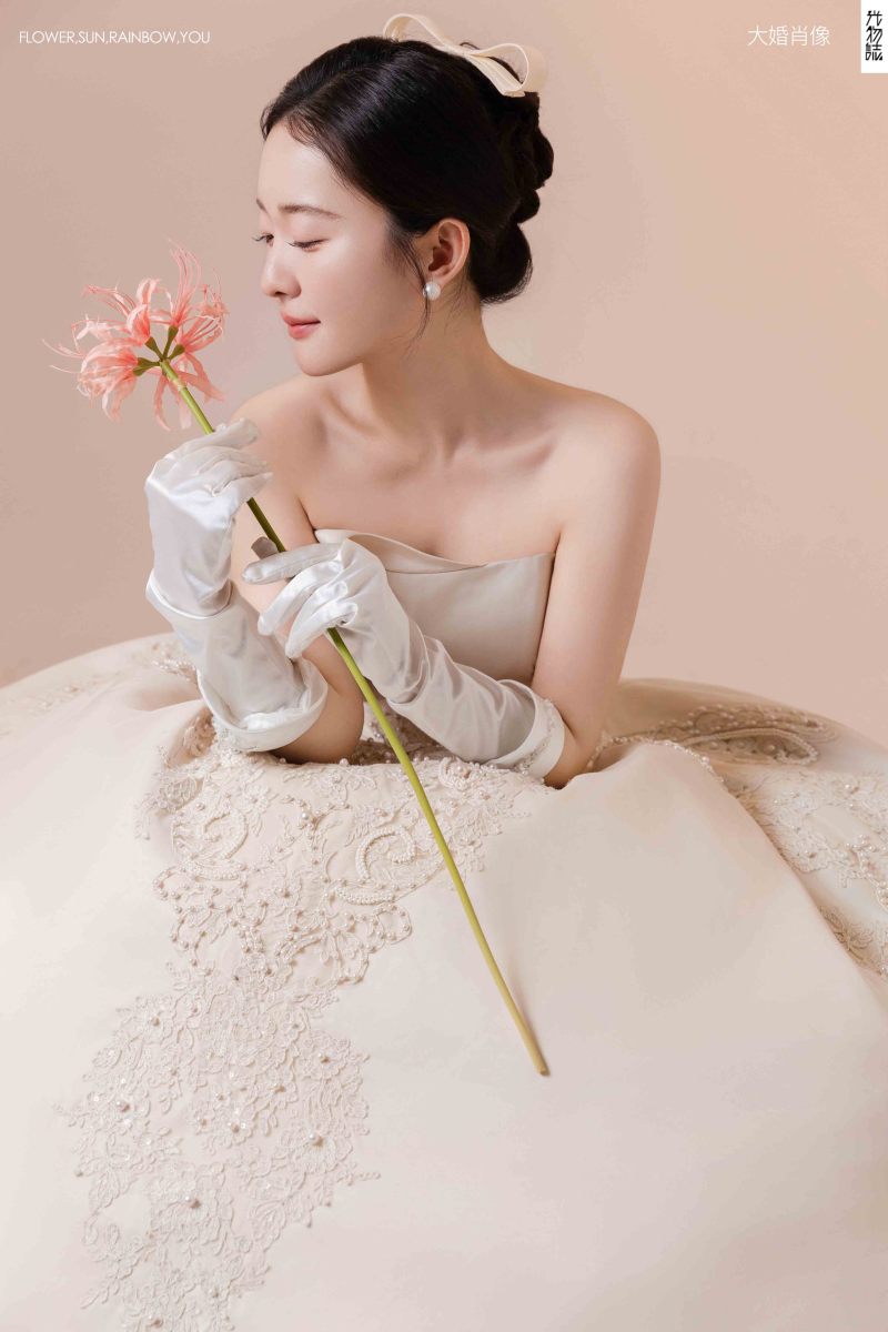 极致情绪！王凯先生焦静怡女士极简棚拍婚纱照、极简棚拍、韩松、行走的放大镜，现场细节，姿态指导的掌控者、婚纱照