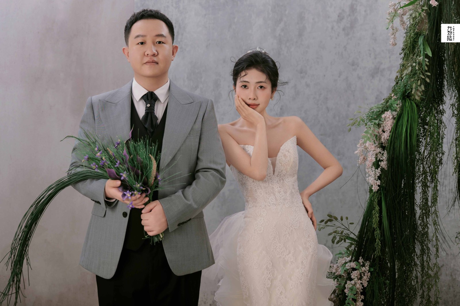 美到想哭1551张彤先生亢咪娜女士极简棚拍婚纱照、极简棚拍、正林、眼睛就是测光仪，任何场地都能发挥成MVP、婚纱照