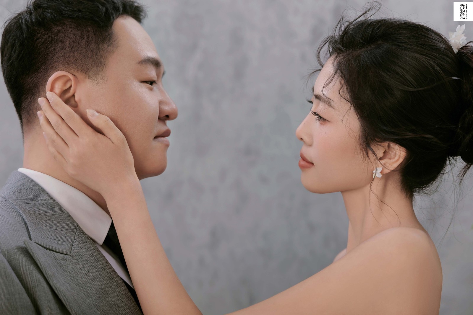 美到想哭1551张彤先生亢咪娜女士极简棚拍婚纱照、极简棚拍、正林、眼睛就是测光仪，任何场地都能发挥成MVP、婚纱照