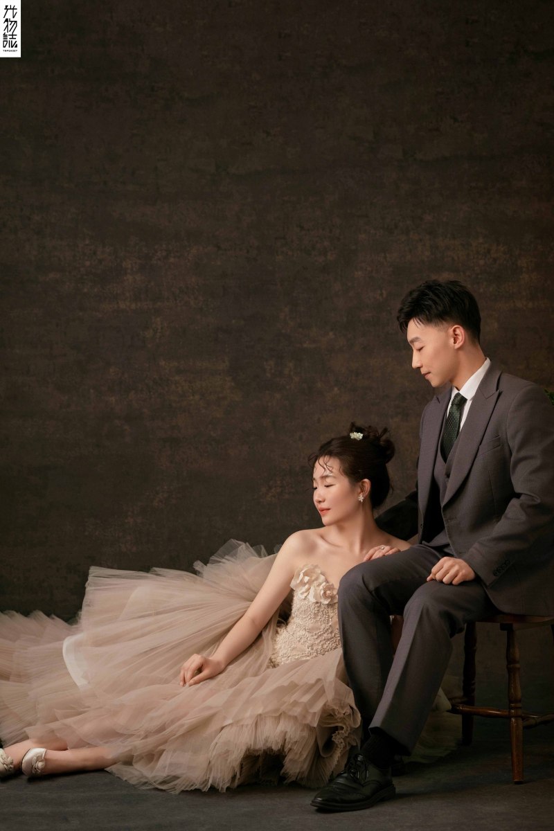 美到心里~王雁楠先生徐仪铭女士极简棚拍婚纱照、极简棚拍、正林、眼睛就是测光仪，任何场地都能发挥成MVP、婚纱照