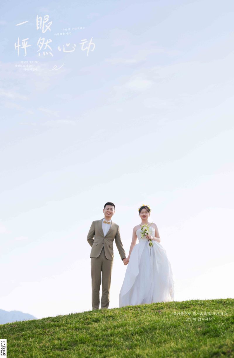晴天故事(#^.^#)雷瑞霖先生吴蕾女士氛围森系婚纱照、氛围森系、白玛、怀疑是不是修导演系，拍照像电影一样的构图和质感、婚纱照