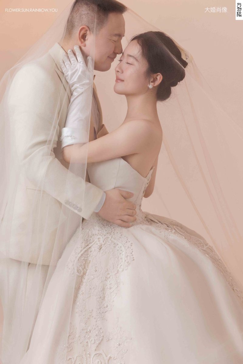 极致情绪！王凯先生焦静怡女士极简棚拍婚纱照、极简棚拍、韩松、行走的放大镜，现场细节，姿态指导的掌控者、婚纱照