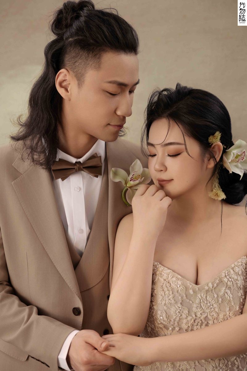 新鲜出炉:)冯佳豪先生李媖婕女士极简棚拍婚纱照、极简棚拍、韩松、行走的放大镜，现场细节，姿态指导的掌控者、婚纱照